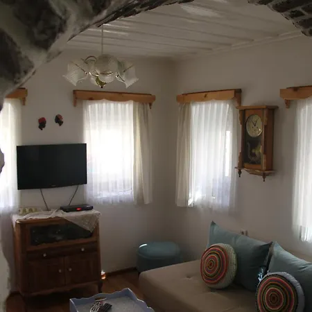 Nadir'anim Misafirhanesi Ayvalı